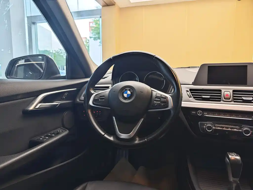 BMW 1 Series 2019 — фото 15