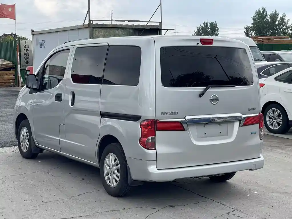 Nissan NV200 2015 — фото 10