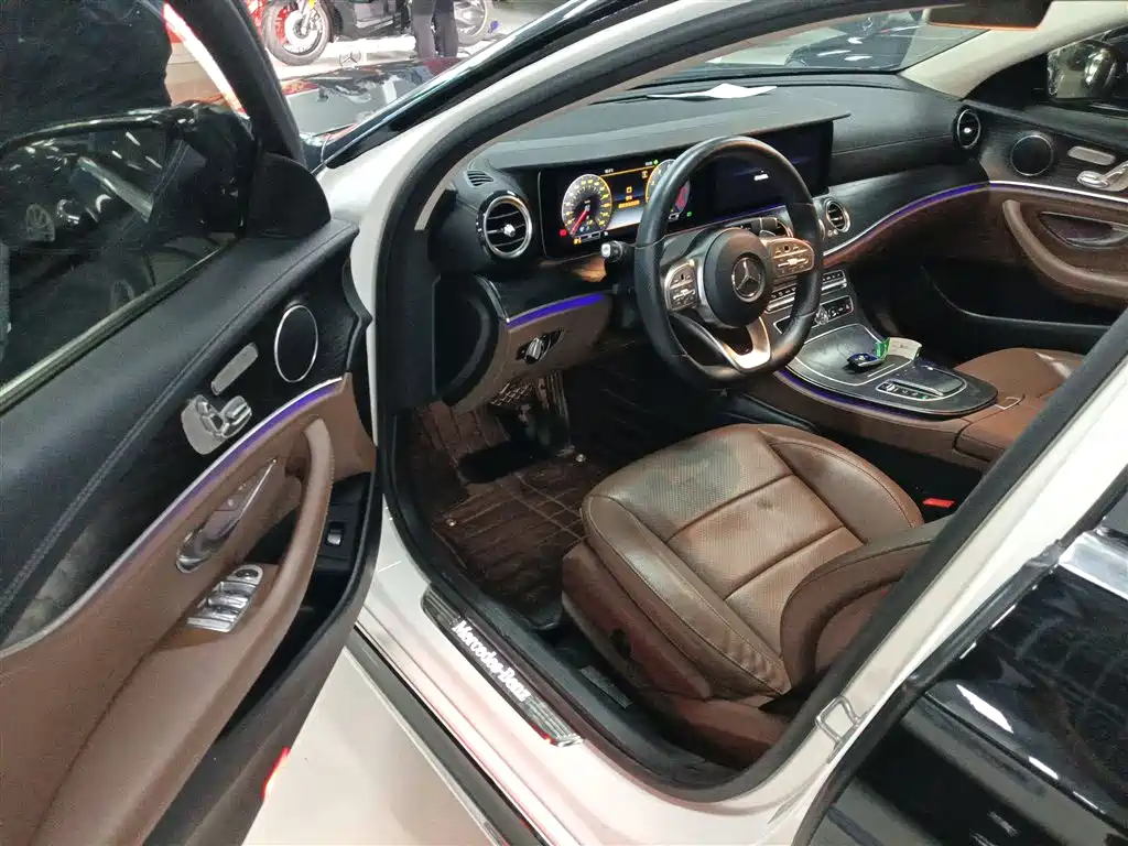 Mercedes-Benz E-Class 2019 — фото 12