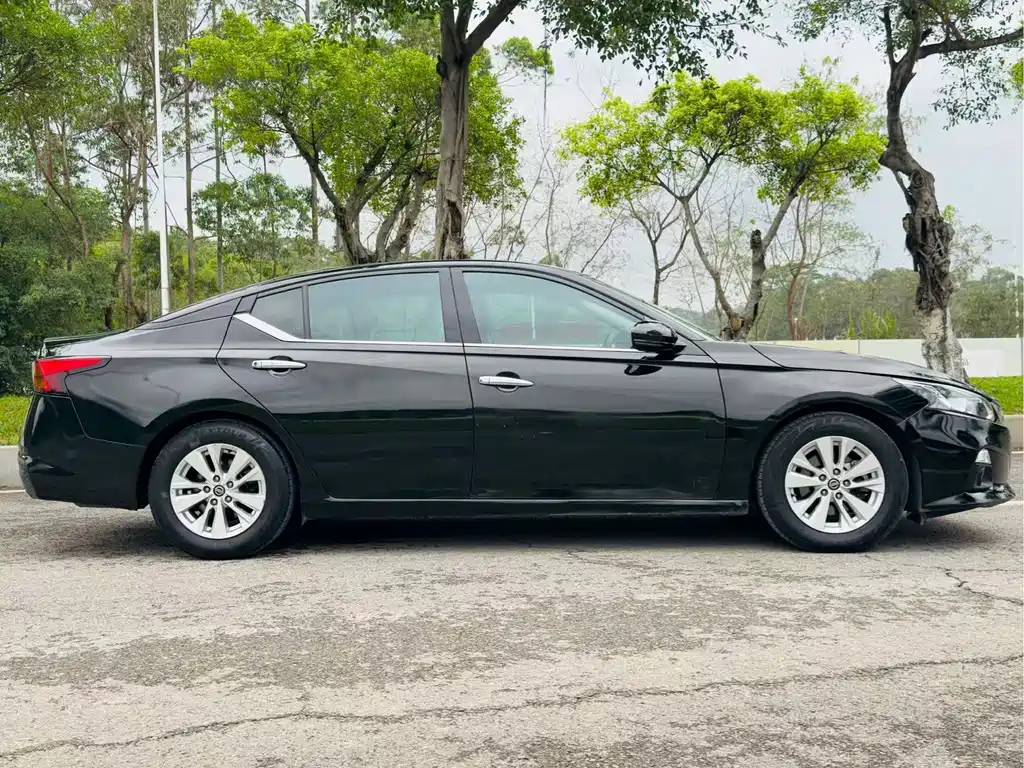 Nissan Teana 2022 — фото 8