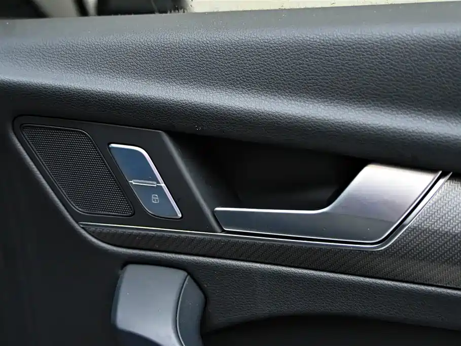 Audi Q5L 2023 — фото 25