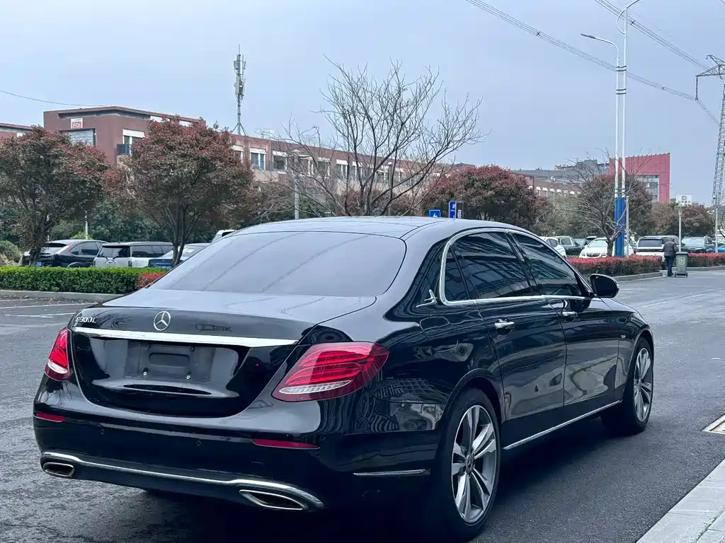 Mercedes-Benz E-Class 2020 — фото 9