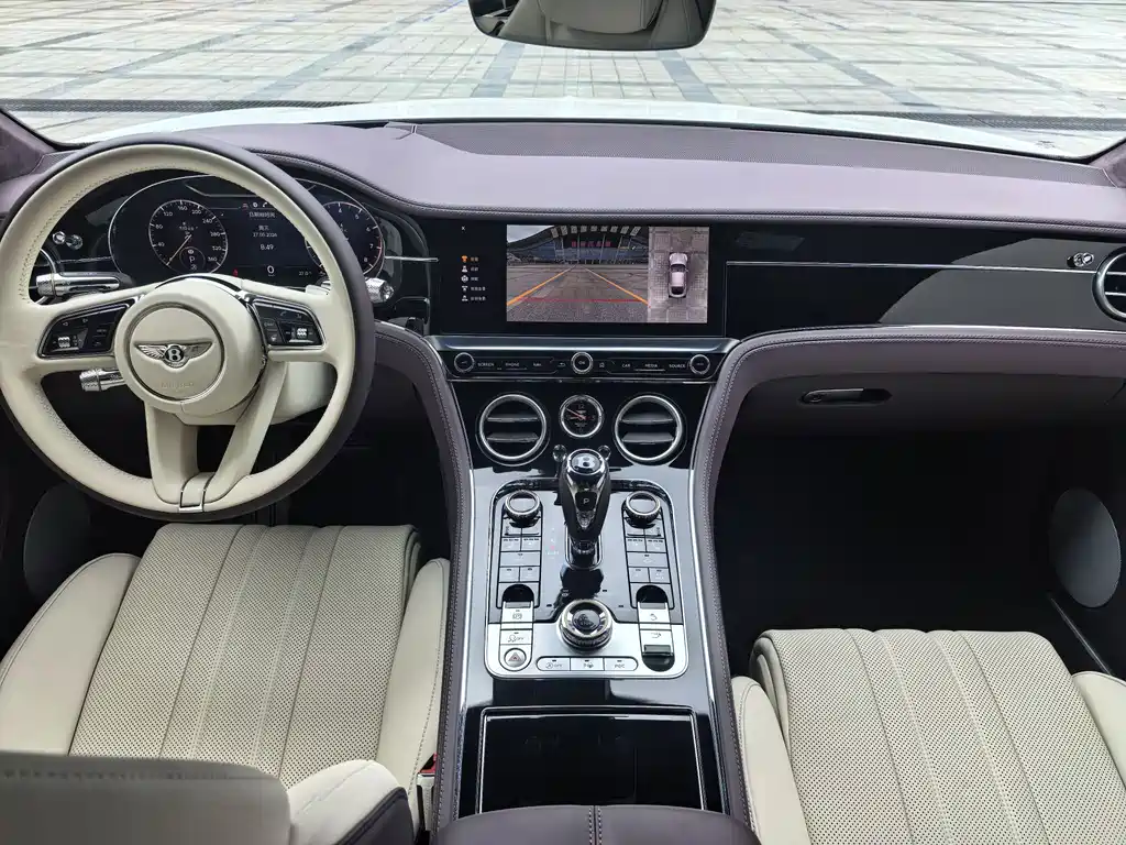 Bentley Continental 2024 — фото 12