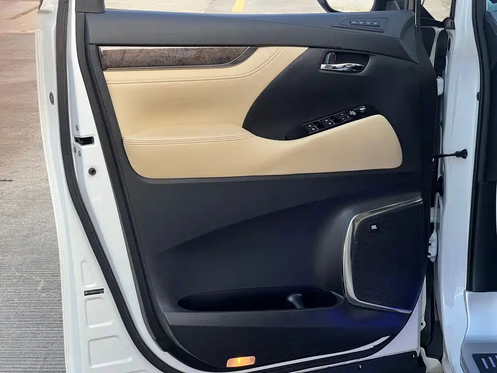 Toyota Alphard 2020 — фото 15