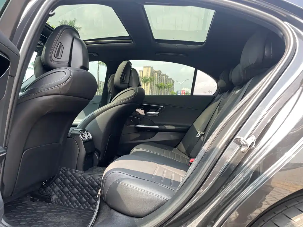 Mercedes-Benz C-Class 2023 — фото 12