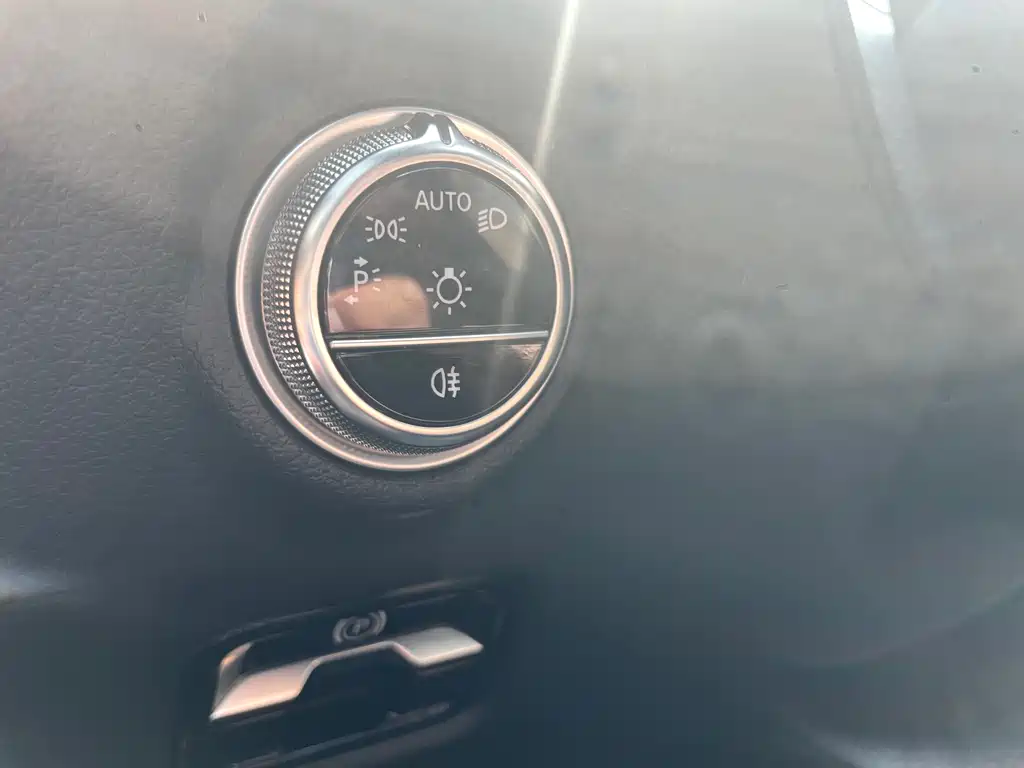 Mercedes-Benz C-Class 2023 — фото 23