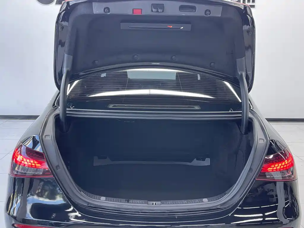 Mercedes-Benz E-Class 2023 — фото 20