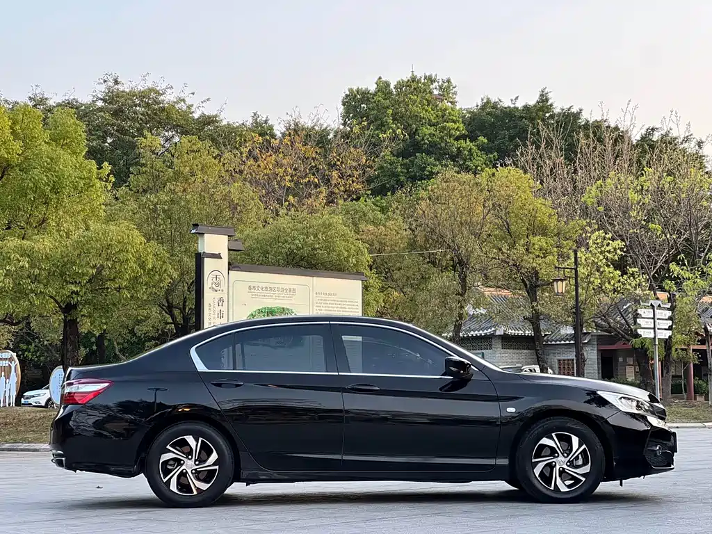 Honda Accord 2017 — фото 28