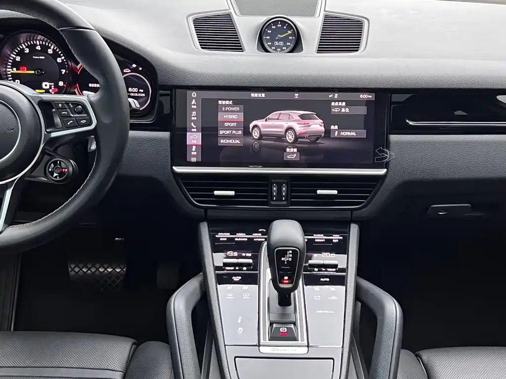 Porsche Cayenne Hybrid 2019 — фото 11