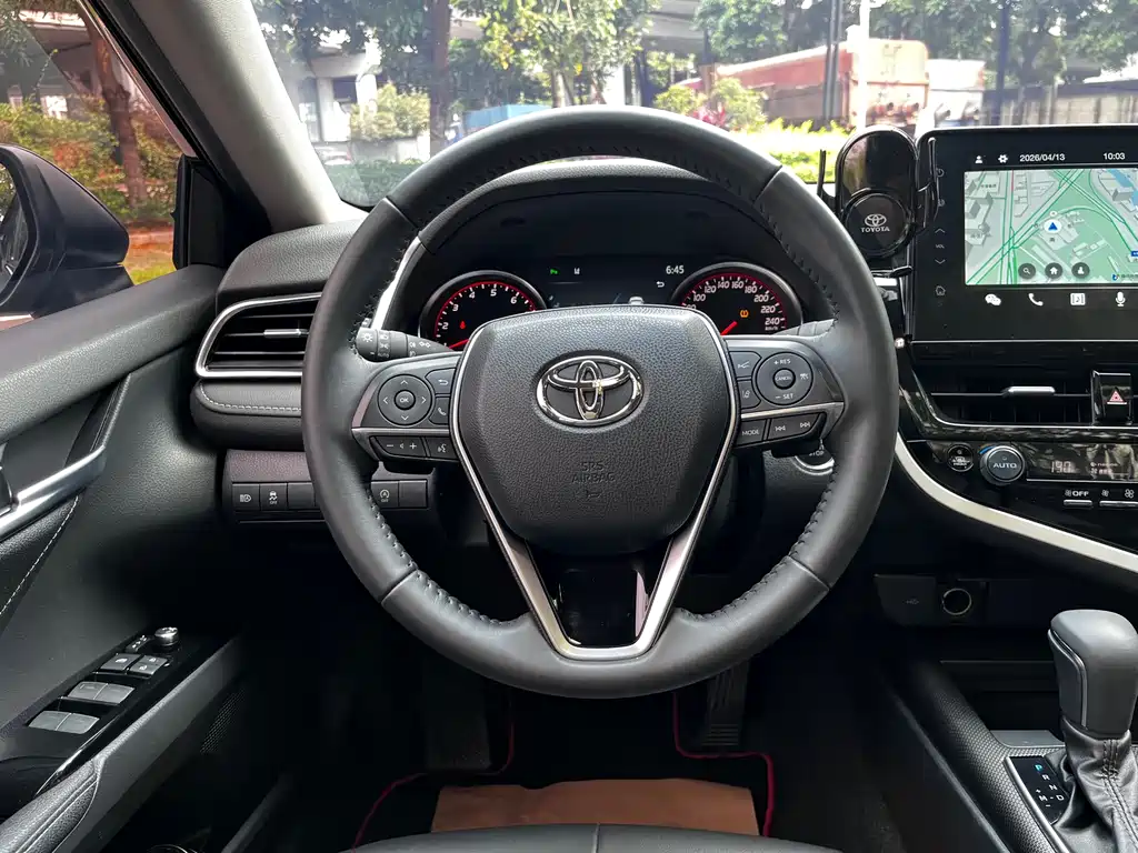 Toyota Camry 2023 — фото 14