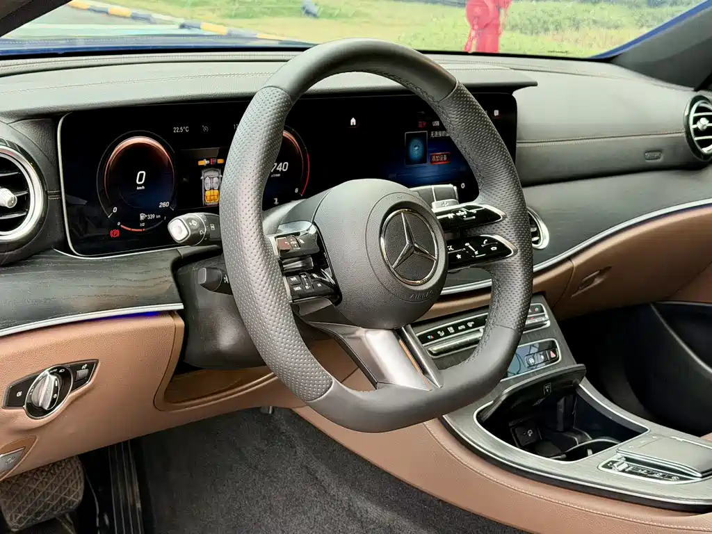 Mercedes-Benz E-Class 2024 — фото 16