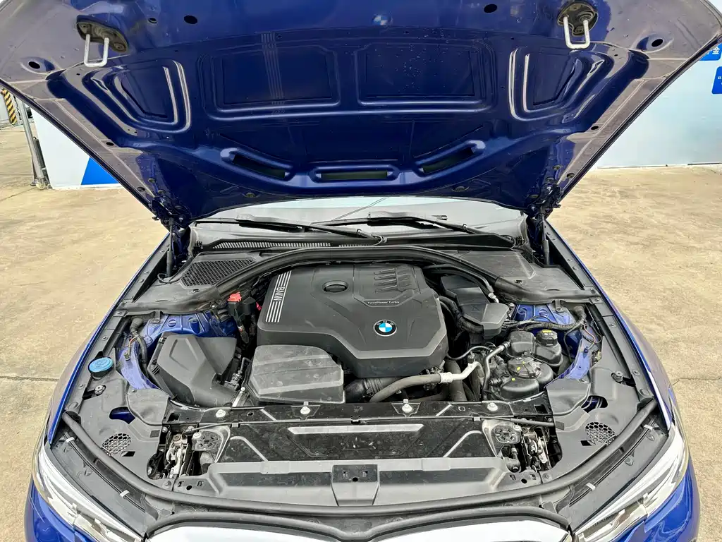 BMW 3 Series 2019 — фото 19