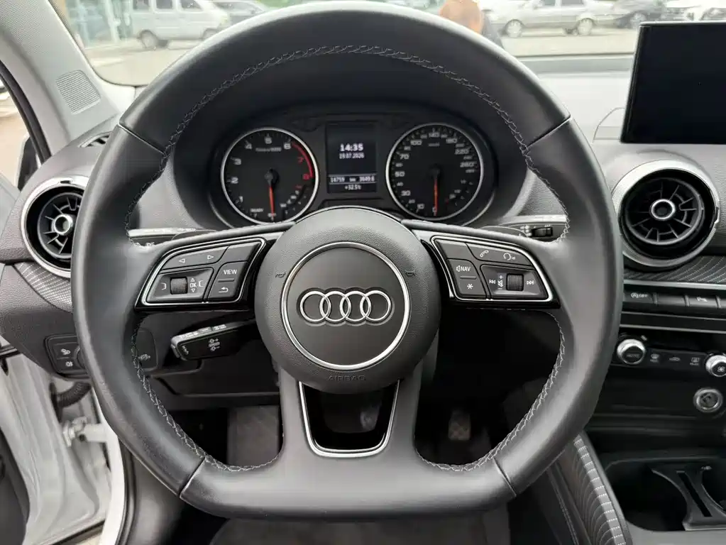 Audi Q2L 2024