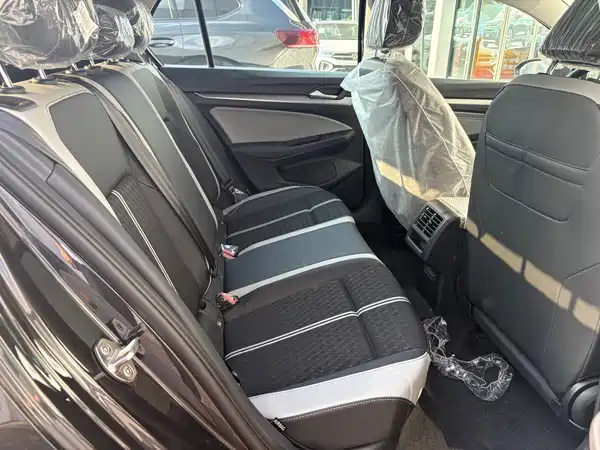 Volkswagen Golf 2025