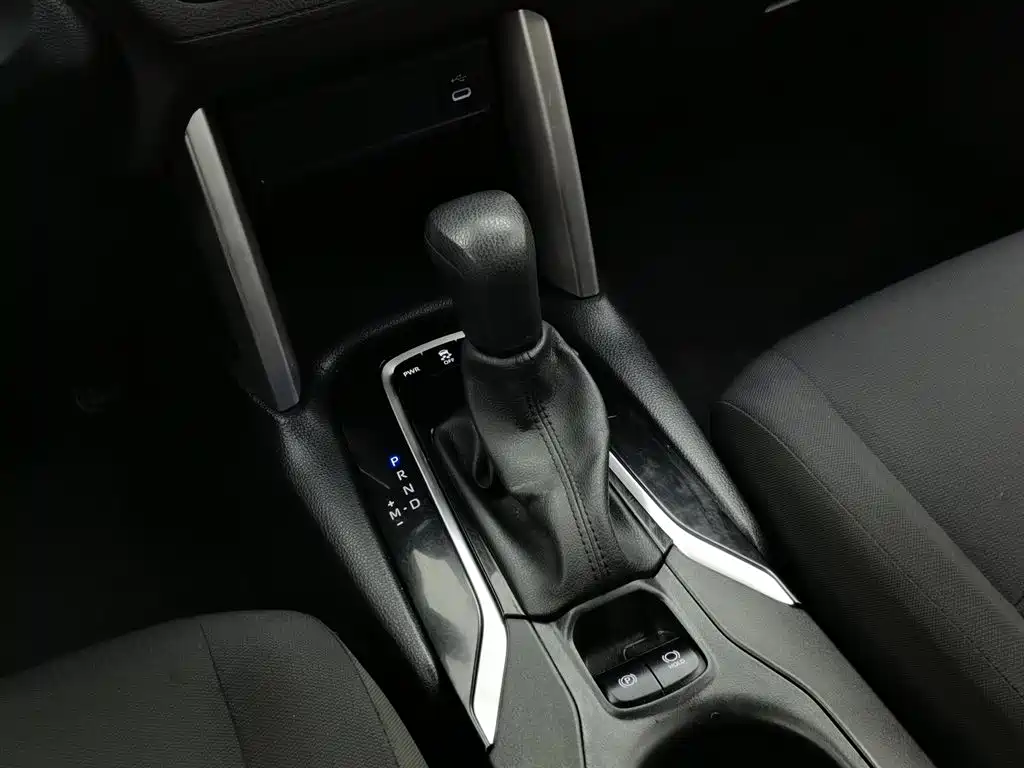 Toyota Corolla Cross 2023 — фото 13