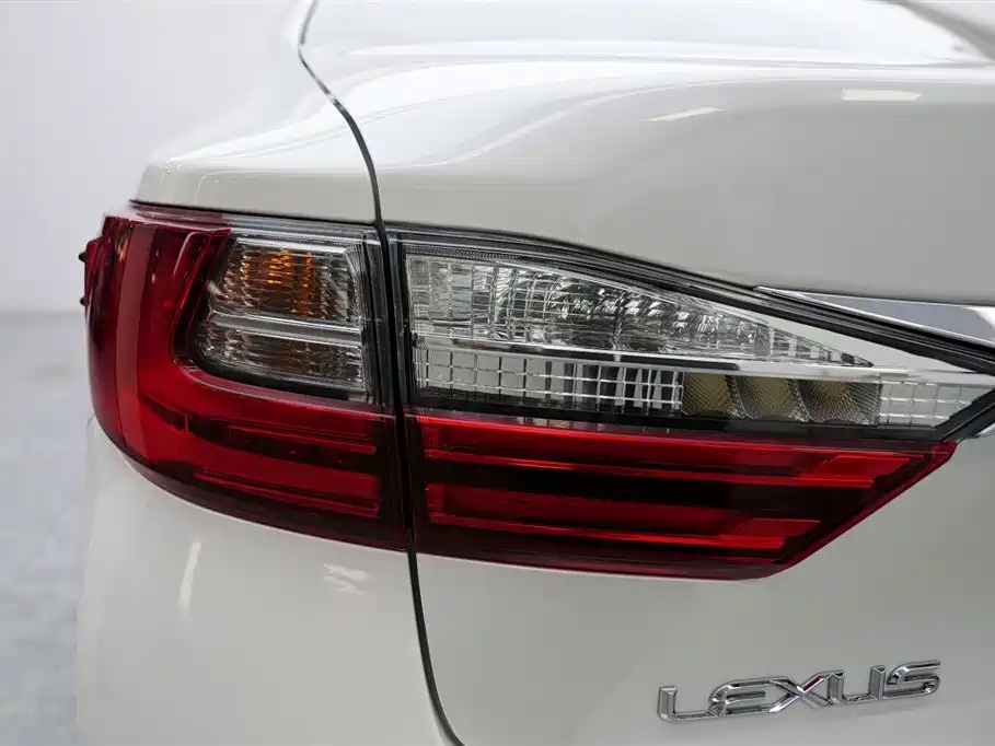 Lexus ES 2017 — фото 7
