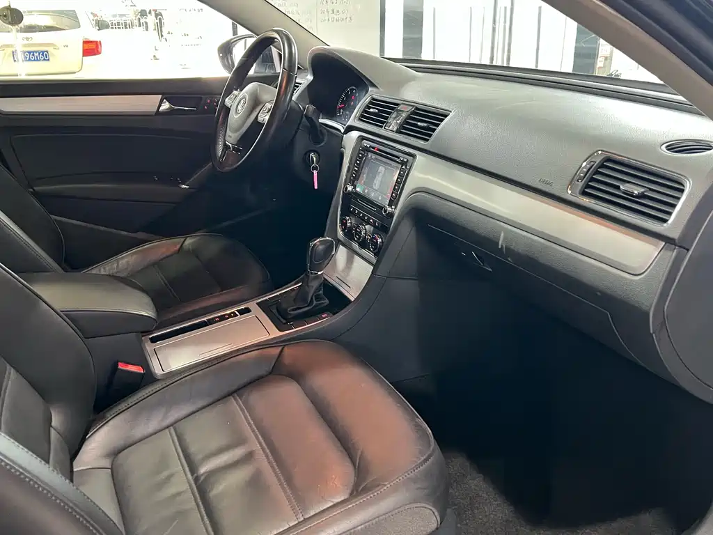 Volkswagen Passat 2015 — фото 25