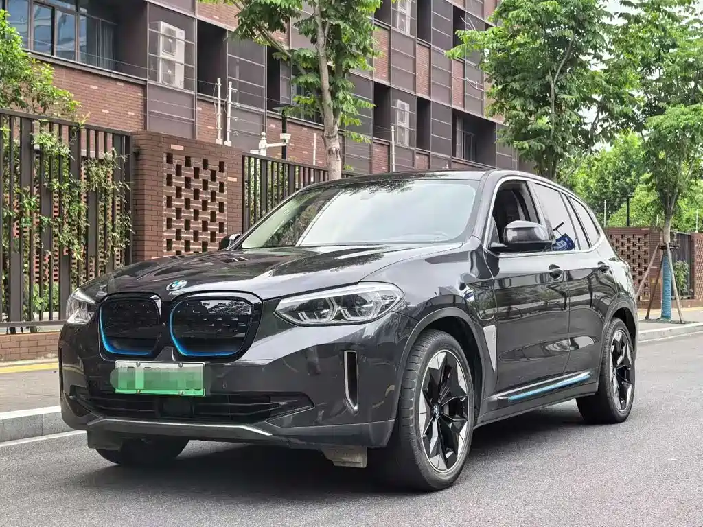 BMW iX3 2021