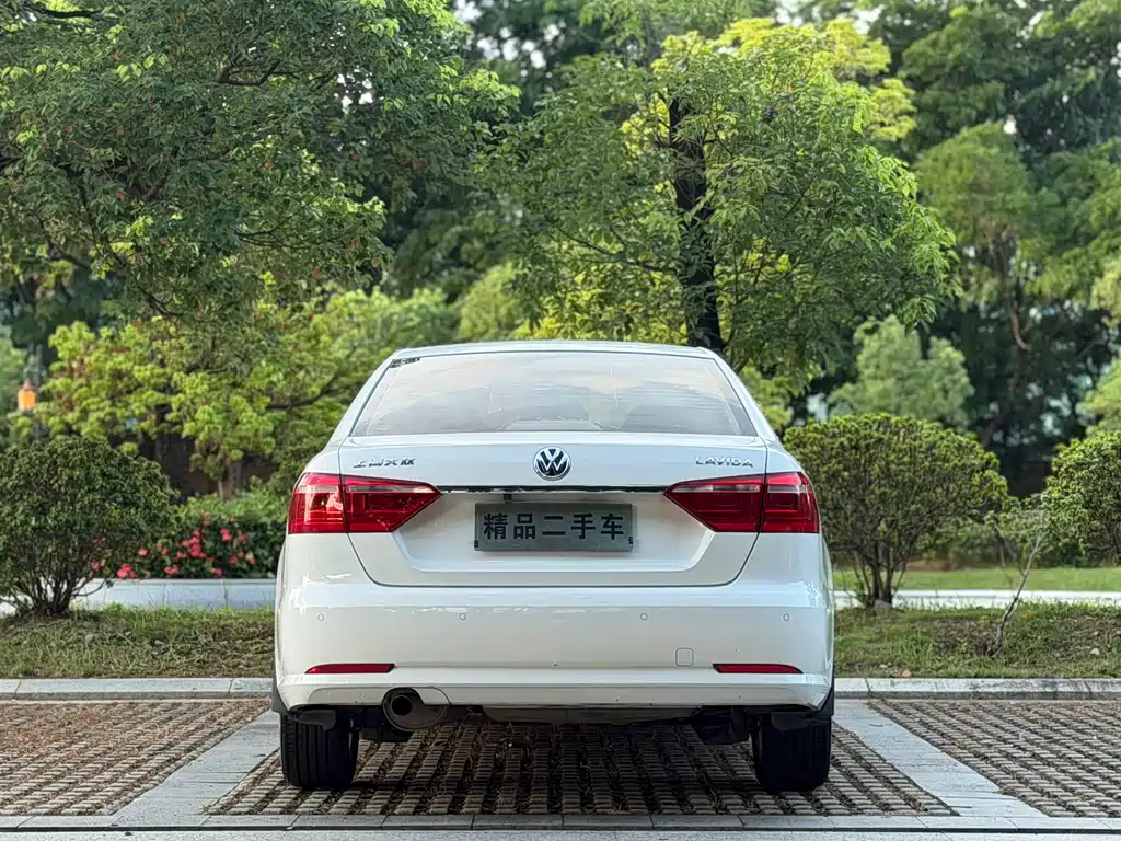 Volkswagen Lavida 2015 — фото 16