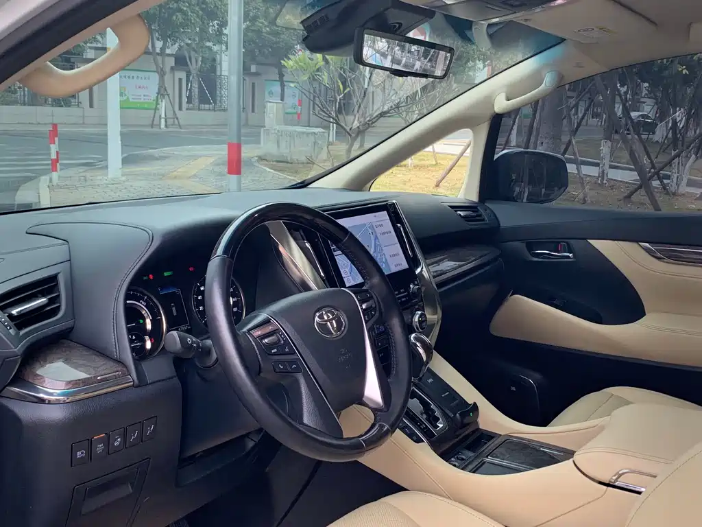 Toyota Alphard 2022 — фото 7