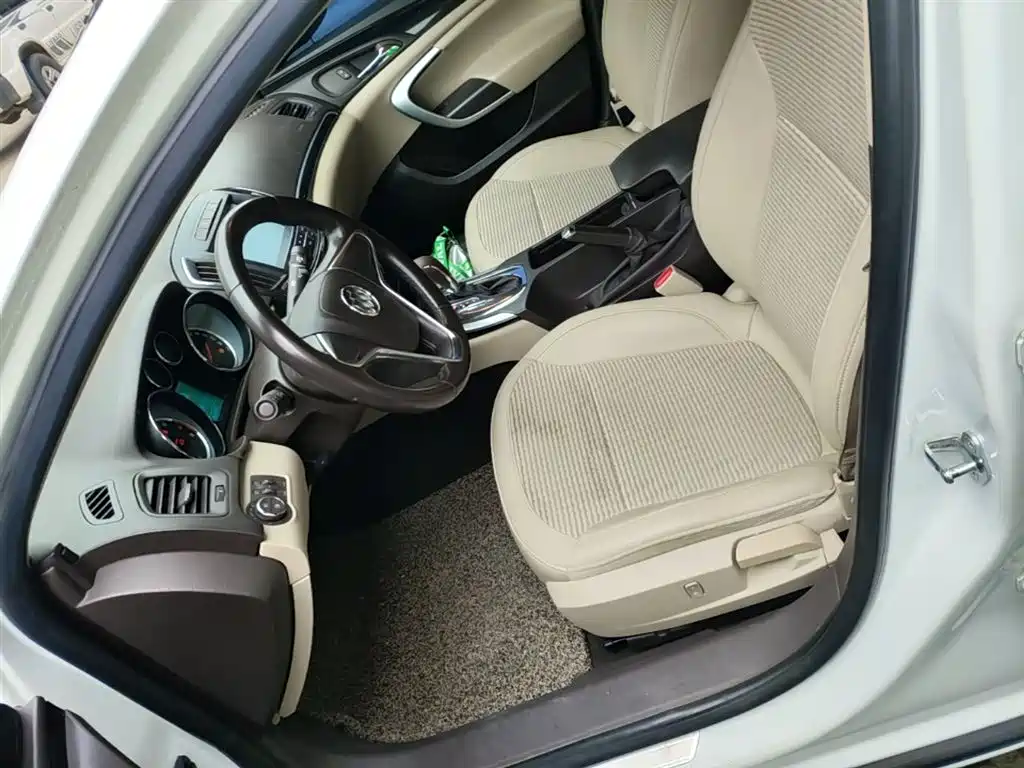 Buick Regal 2015 — фото 15