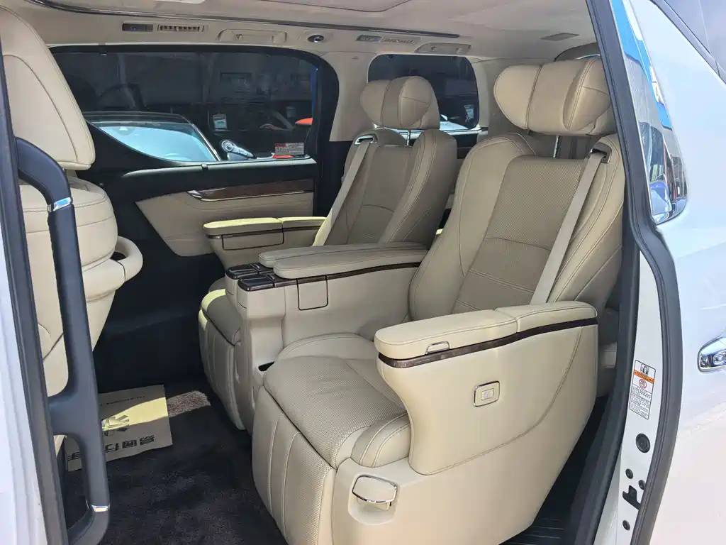 Toyota Alphard 2017 — фото 6