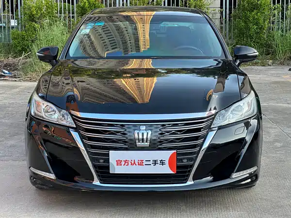 Toyota Crown 2016