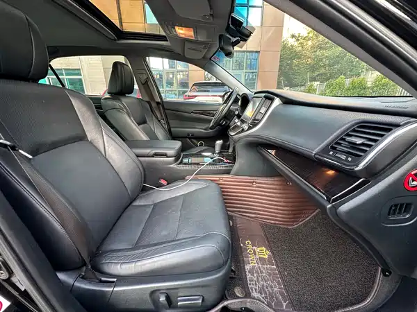 Toyota Crown 2016