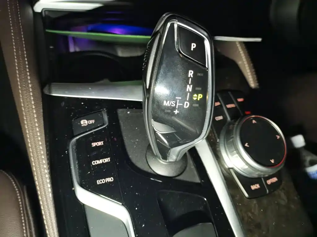 BMW 5 Series 2019 — фото 15