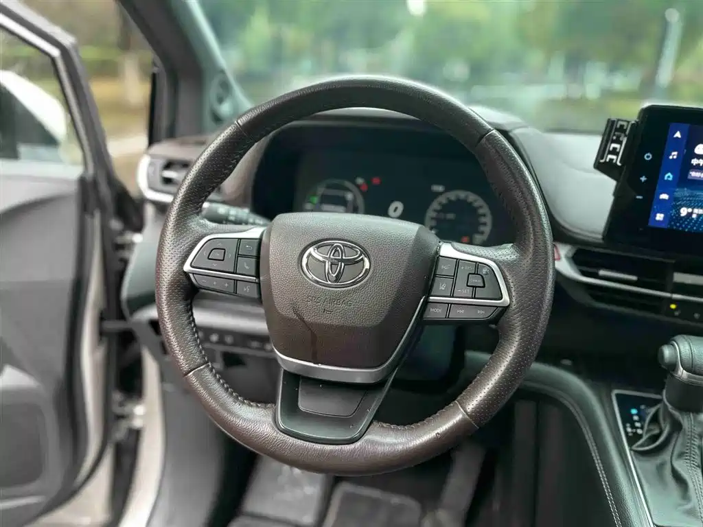 Toyota Sienna 2022 — фото 14