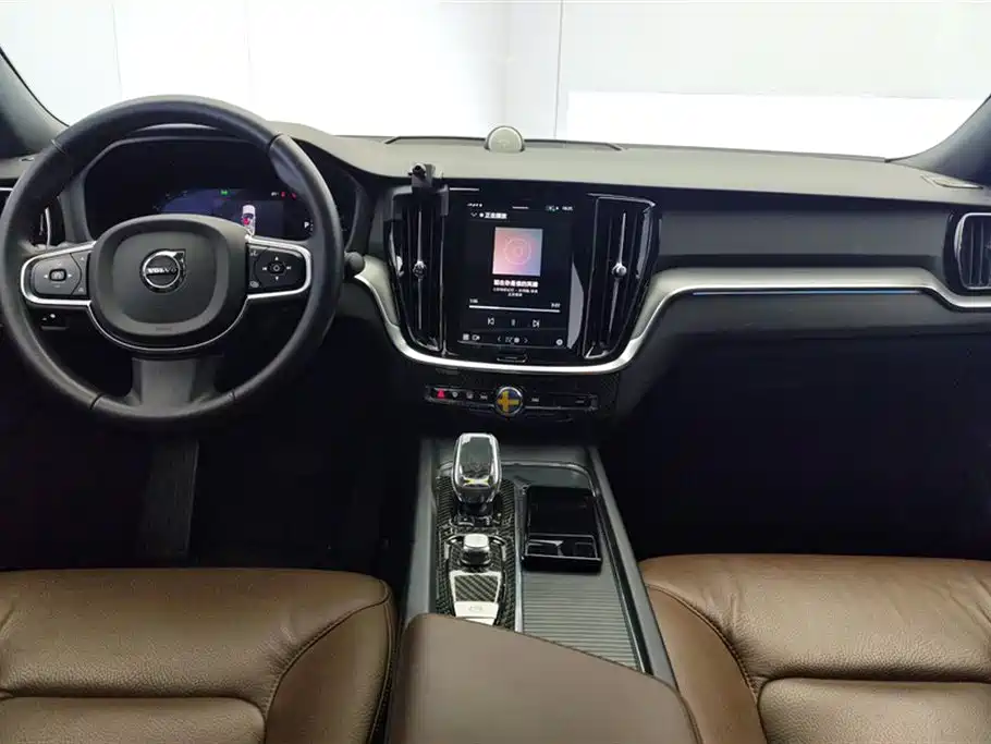 Volvo S60 2025 — фото 12
