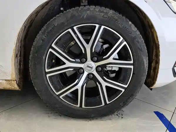 Volvo S60 2025