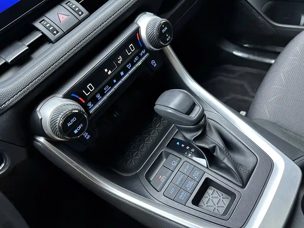 Toyota RAV4 2022 — фото 14