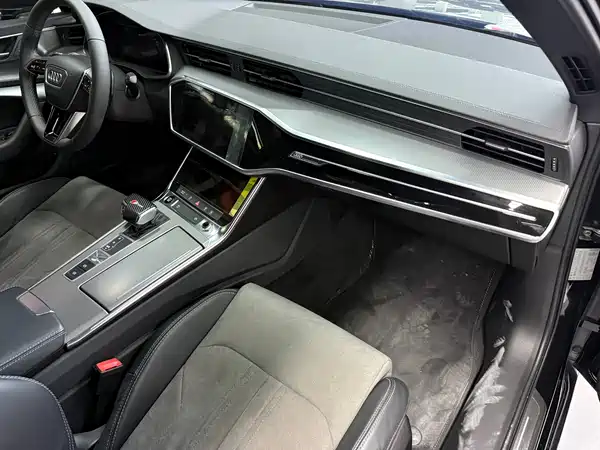 Audi A6L 2022