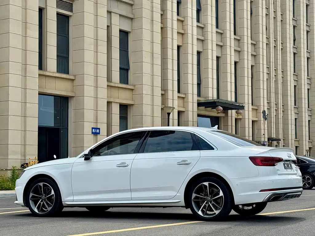 Audi A4L 2019 — фото 9