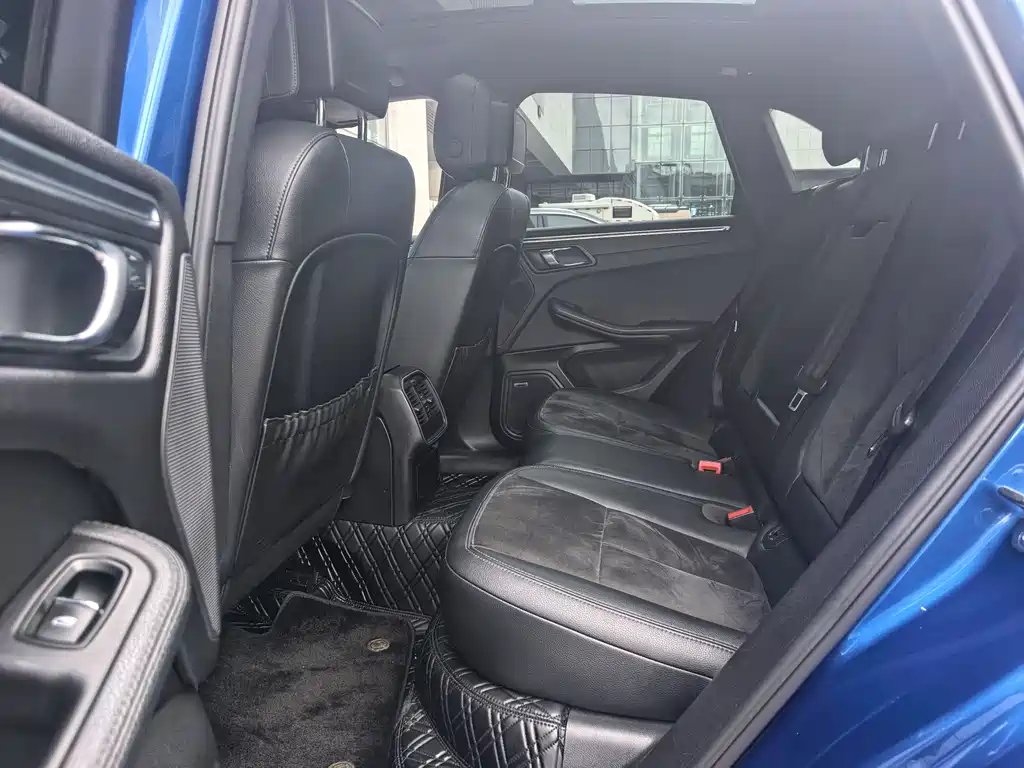 Porsche Macan 2016 — фото 13