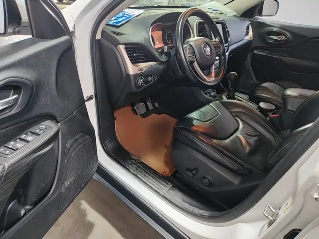 Jeep Cherokee 2014 — фото 16