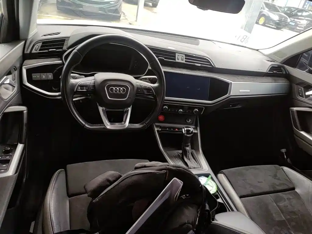 Audi Q3 2020 — фото 10
