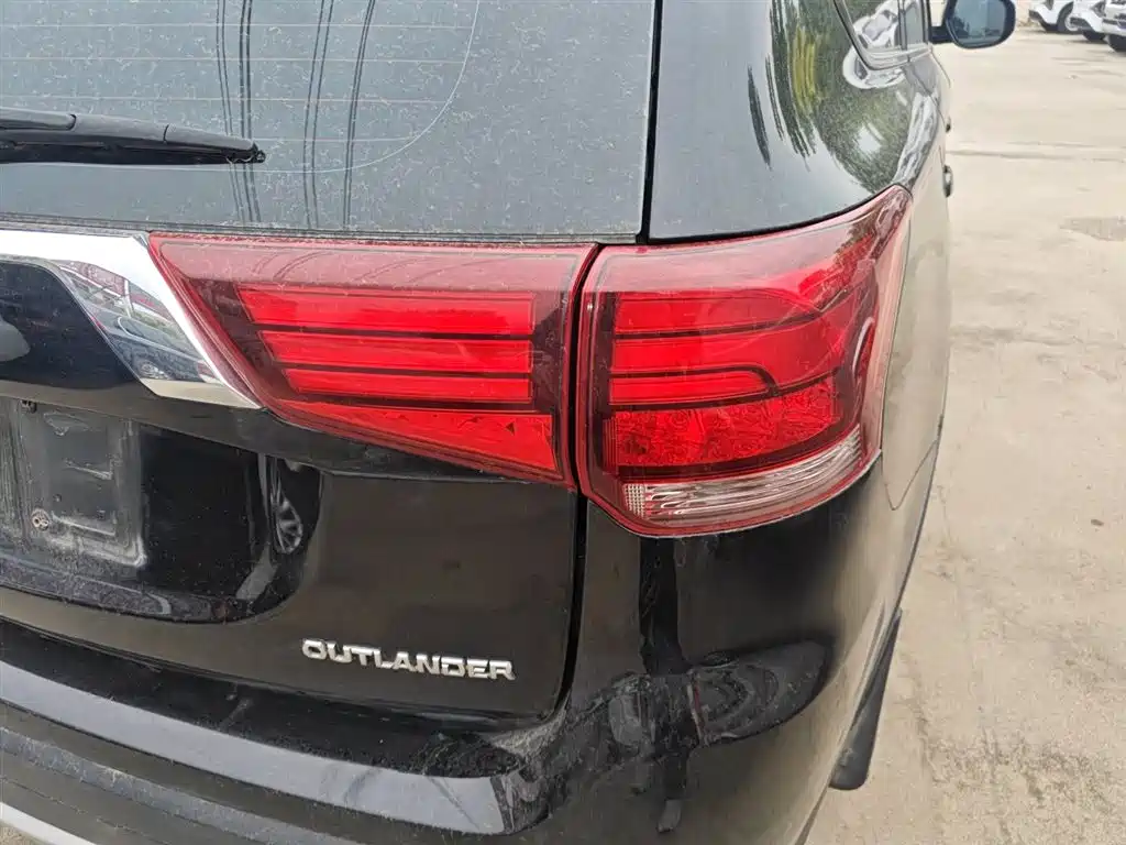 Mitsubishi Outlander 2018 — фото 24