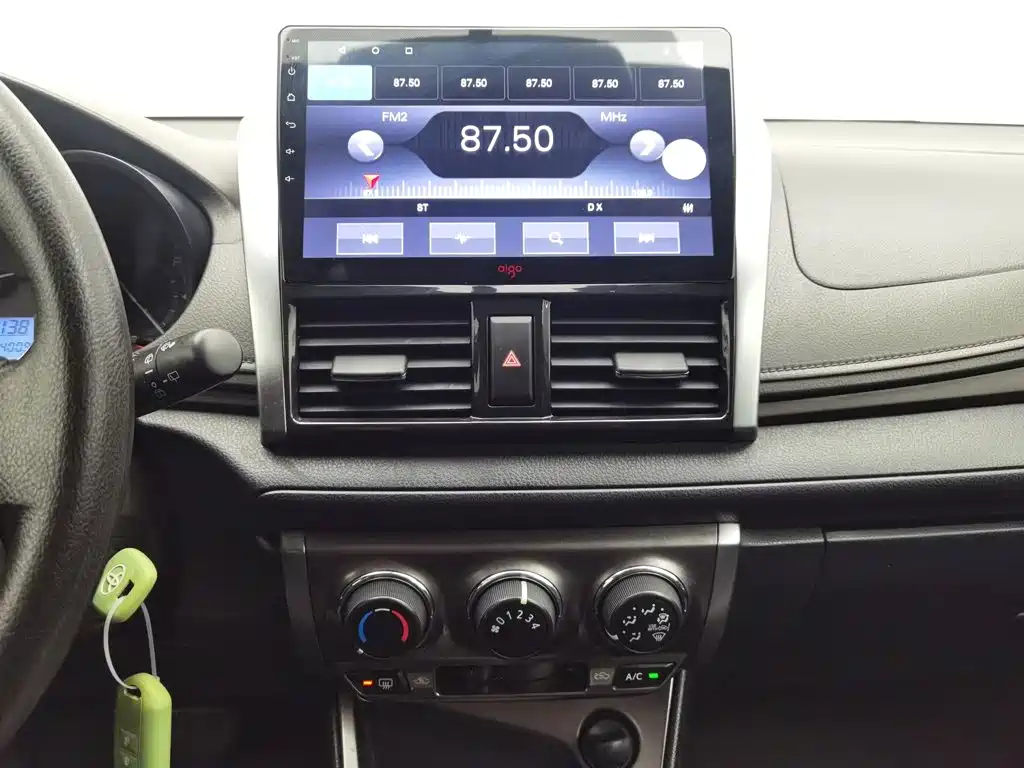 Toyota Yaris L 2015 — фото 12