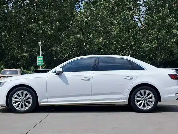 Audi A4L 2019
