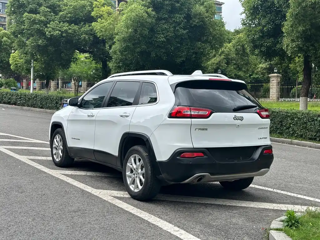 Jeep Cherokee 2018 — фото 11