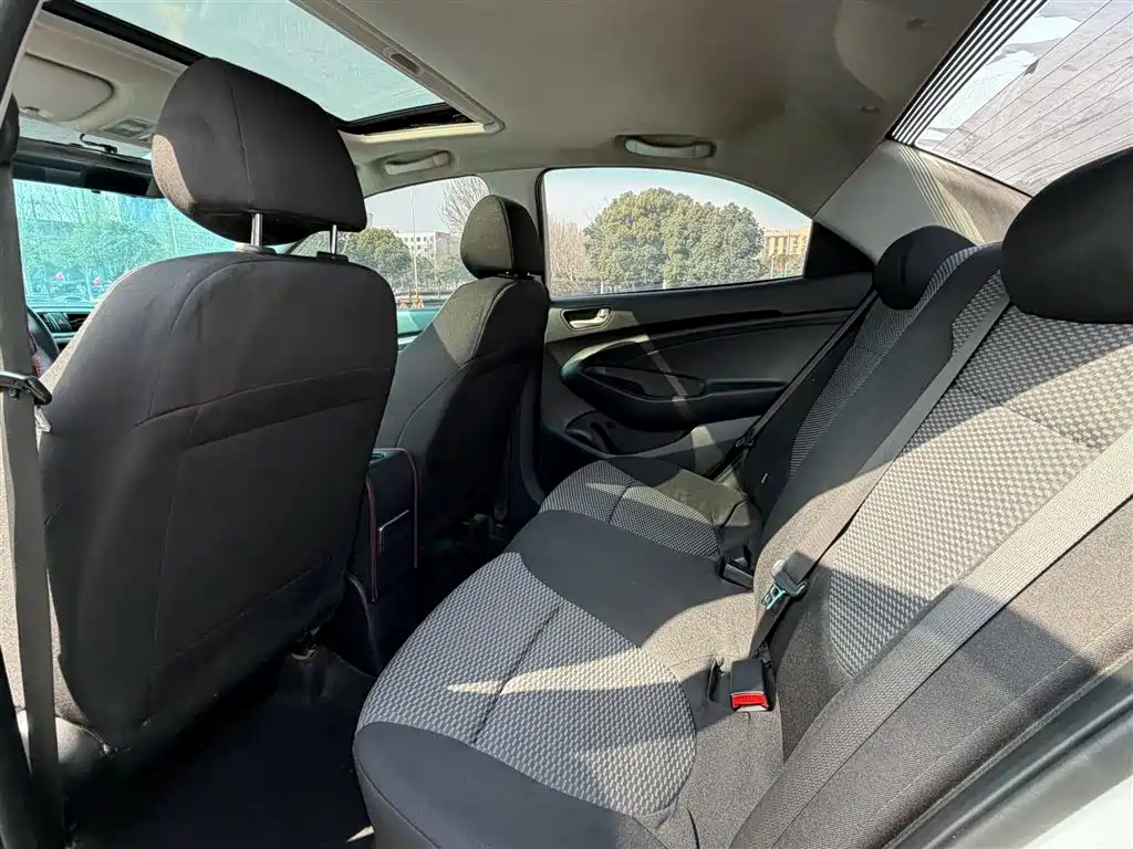 Hyundai Verna 2017 — фото 6