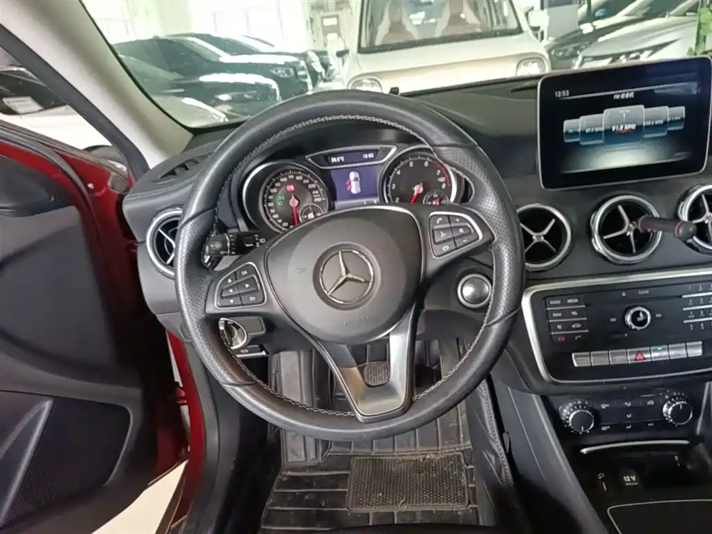Mercedes-Benz GLA 2018 — фото 11