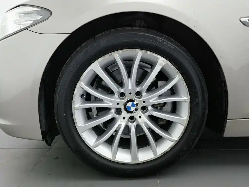 BMW 5 Series 2015 — фото 17