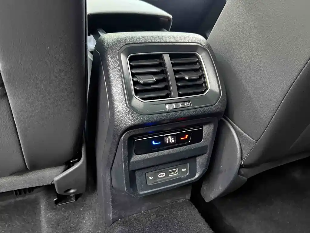 Volkswagen Tiguan X 2021 — фото 11