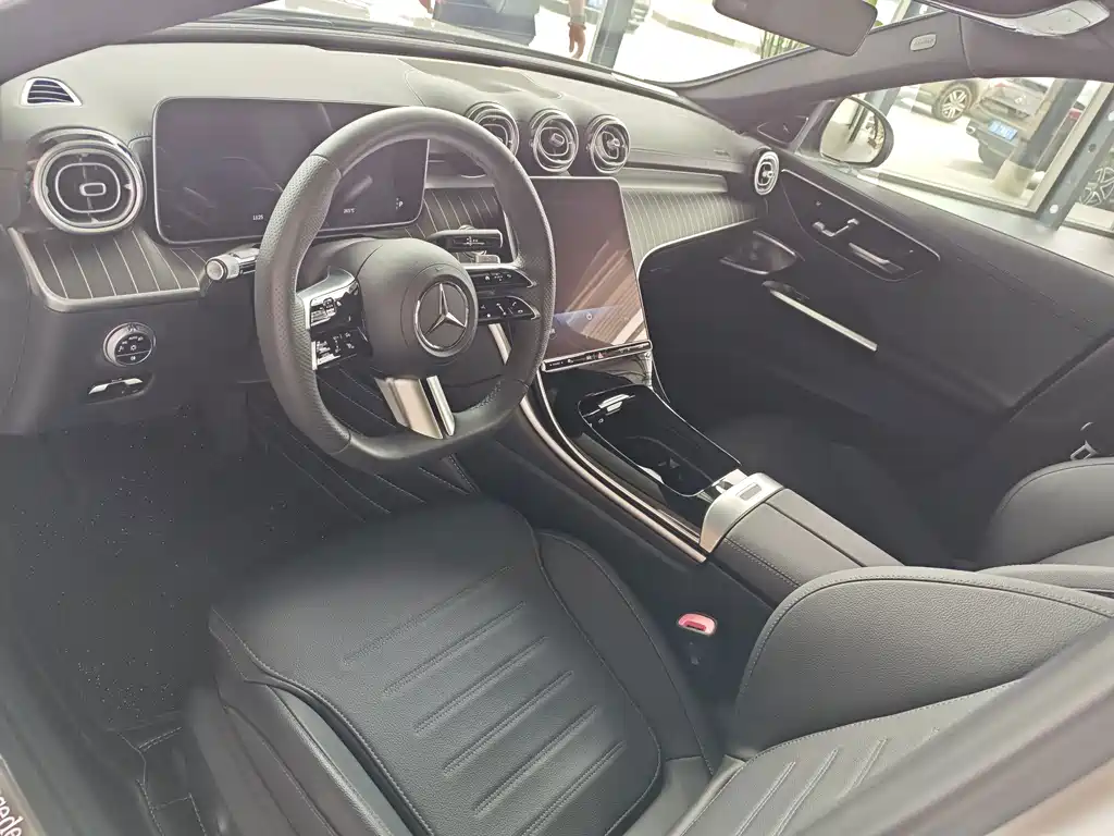 Mercedes-Benz C-Class 2023 — фото 6