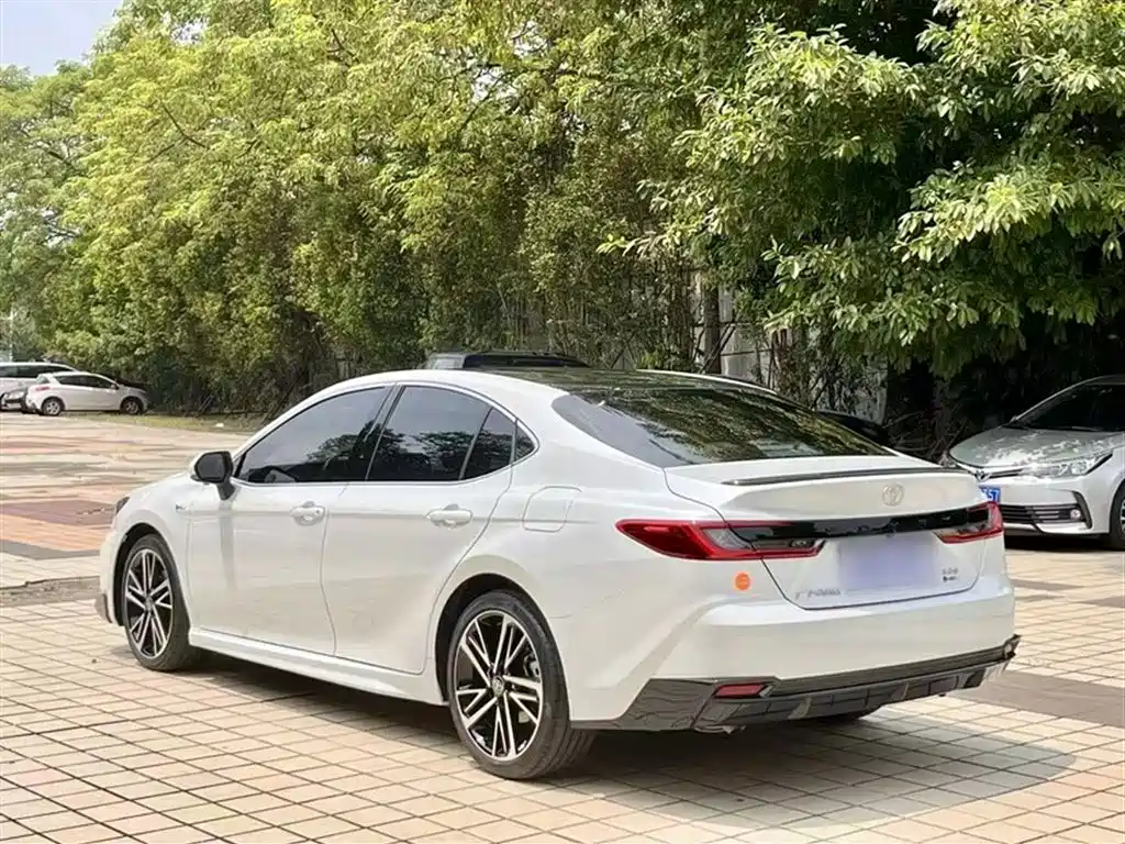 Toyota Camry 2024 — фото 9