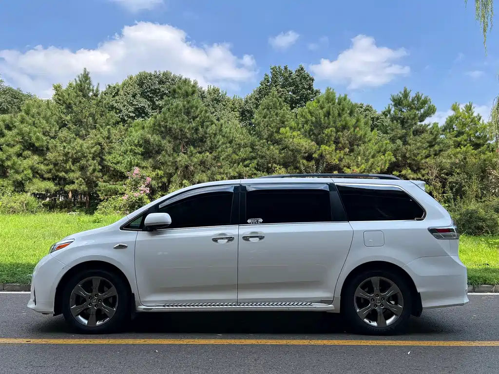 Toyota Sienna 2019 — фото 4