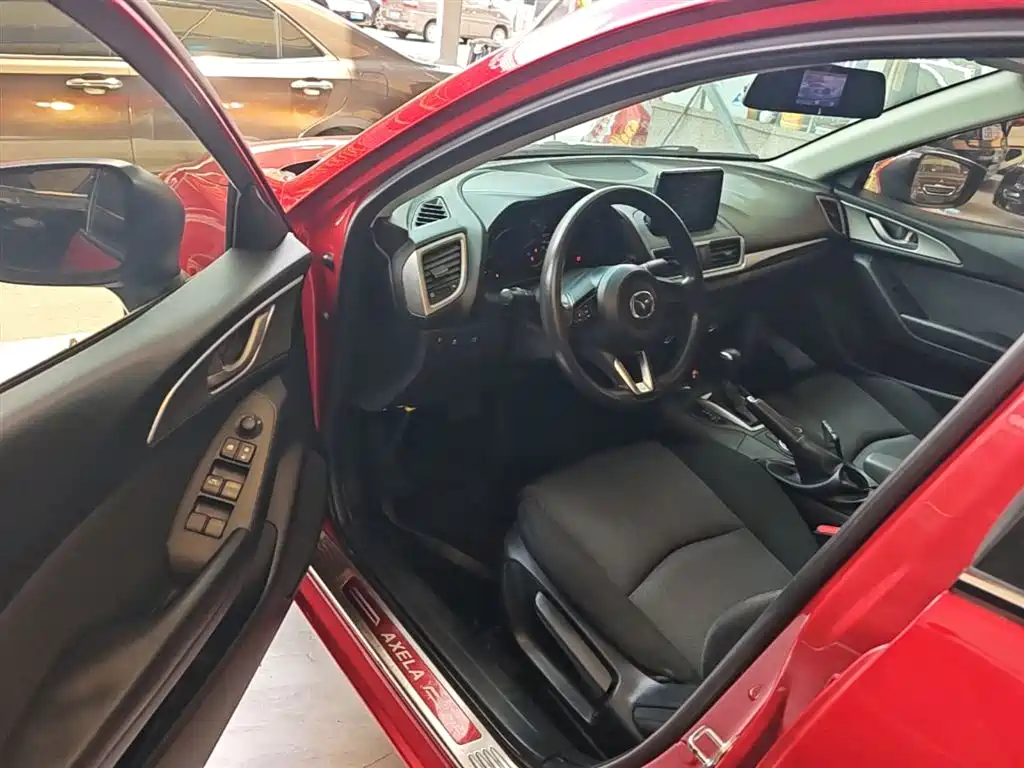 Mazda 3 Axela 2019 — фото 16